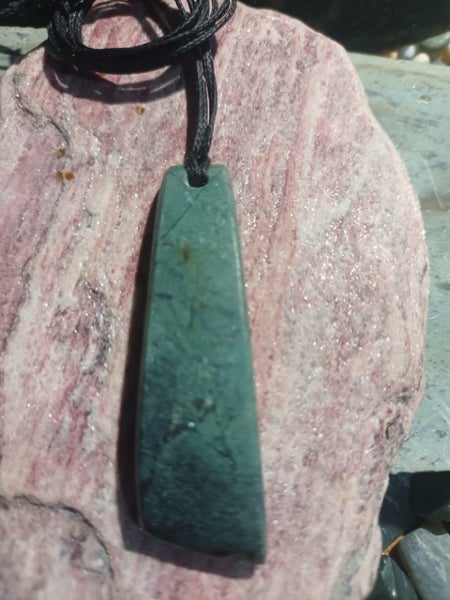 Pounamu Greenstone Pendant - Toki Carousel 1