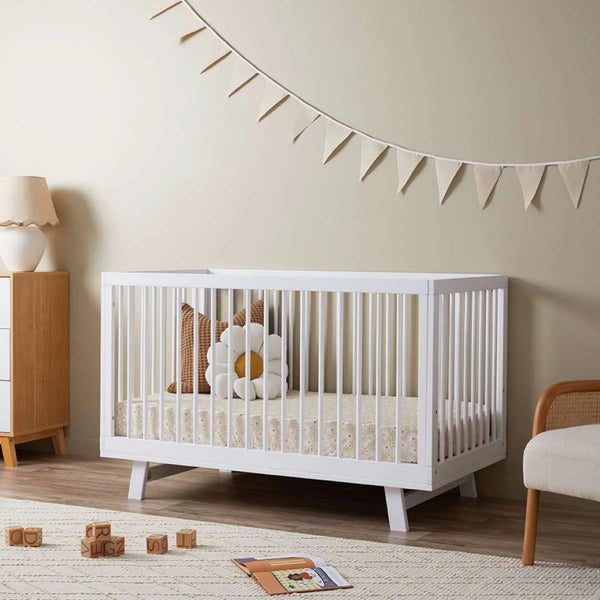 MOCKA Aspen Cot - White Carousel 1