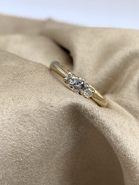 "SWEET GIFT" 9ct Gold 3 Stone Diamond Ring *Perfect Gift* Carousel 7