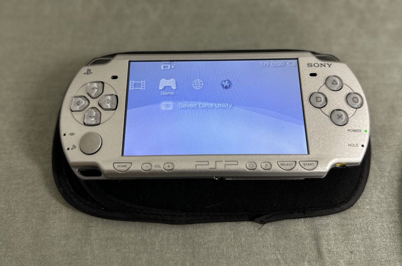PSP 2000 – Ice Silver | 64GB | Boxed | Fully Set Up64610783304066111