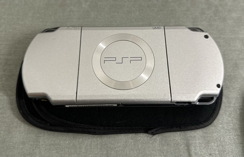 PSP 2000 – Ice Silver | 64GB | Boxed | Fully Set Up64610783304066112