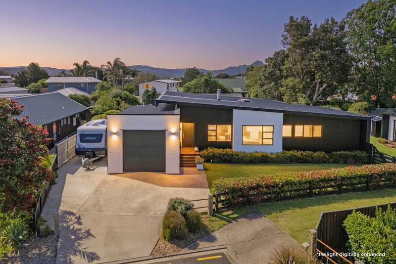 Light Space Lifestyle in the Heart of Cooks Beach64616107748355111