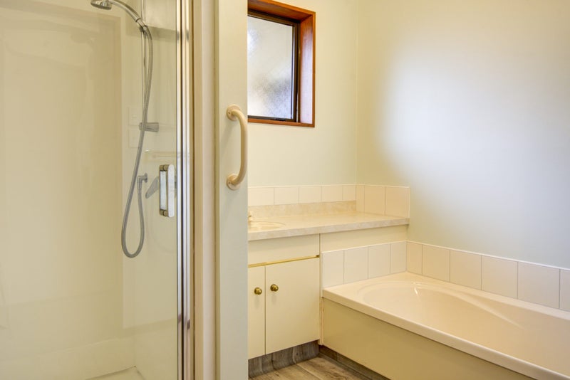 Easy Living, Steps from Town64680303601026112