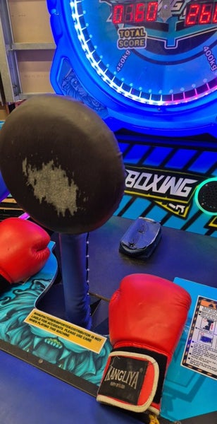 Champion boxer aracde game Carousel 6