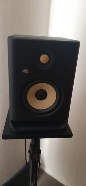KRK ROKIT5 G4 Monitors Carousel 1