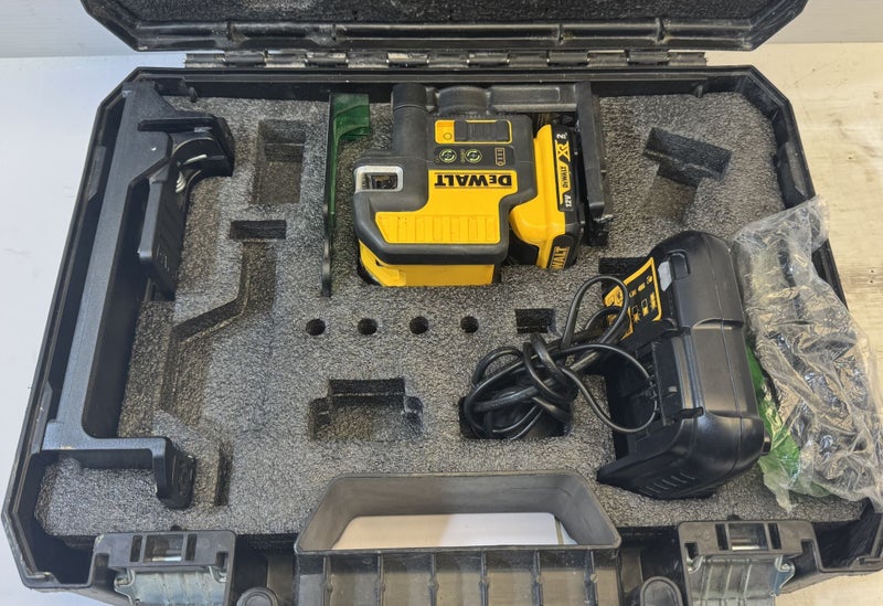Dewalt DCE0822G Laser Level Carousel 1