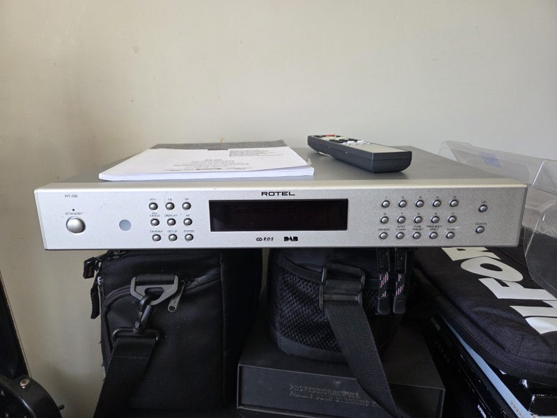 Rotel RT-06 Hi-fi Radio Tuner with DAB Carousel 1