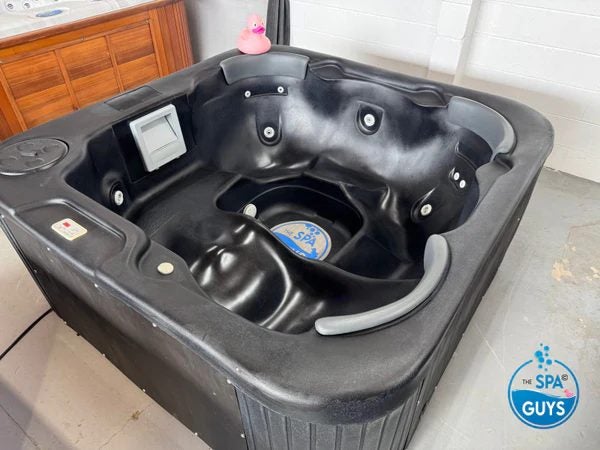 *CLEARANCE* Forméleisure Family Portable Spa Pool - With Warranty - NEW COVER Carousel 1