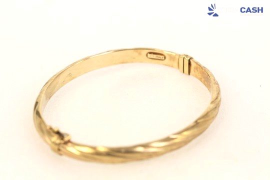 9ct Yellow Gold Patterned Bangle Carousel 2