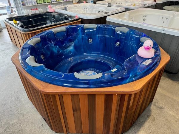 Trueform Extreme Family Cedar Spa - NZ MADE- 7 Seater - Ozone - HEAT PUMP READY Carousel 1