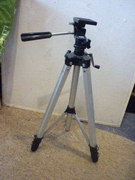 SURVEYORS LEVEL .HILGER + WATTS, LONDON.& A TRIPOD Carousel 12