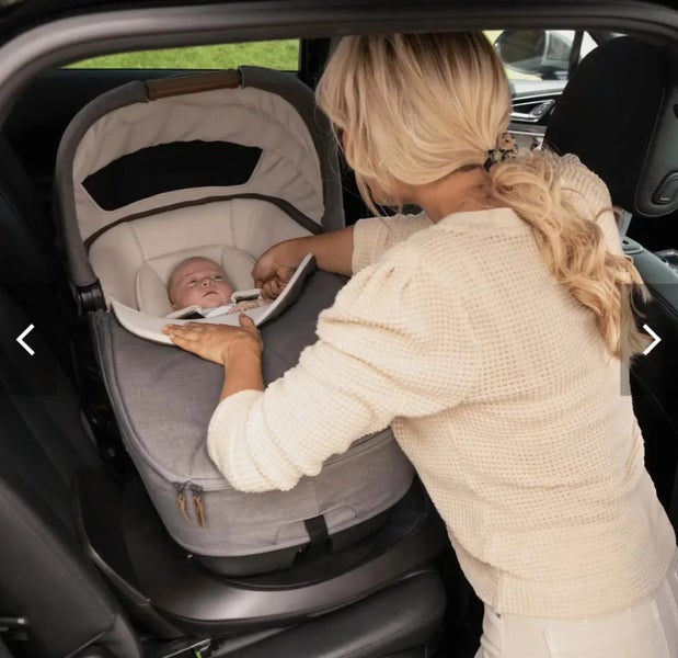 Nuna Cari next basinet and rain cover Carousel 6