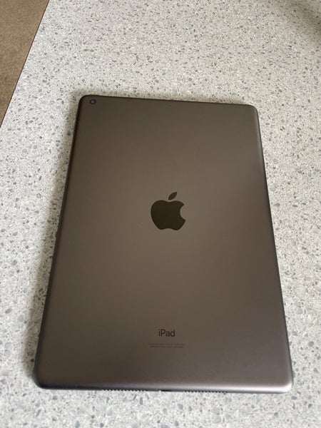 iPad (9th Generation) 64GB, original box + cable Carousel 2