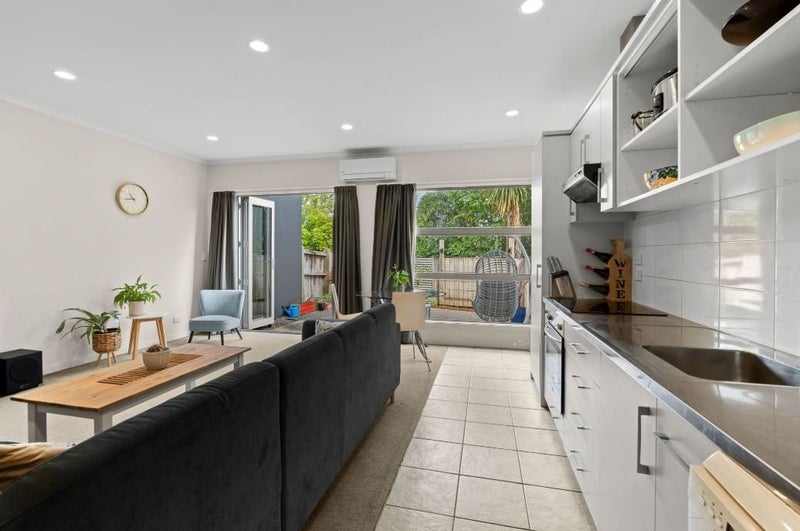 Westown, 3 bedrooms64606194090114114