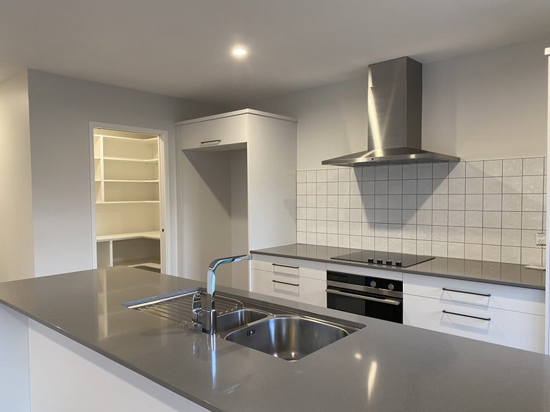 Papamoa Beach, 3 bedrooms64606295838339111