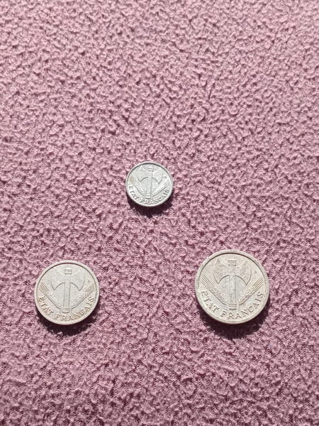 Vichy France mix of 3 coins Carousel 2