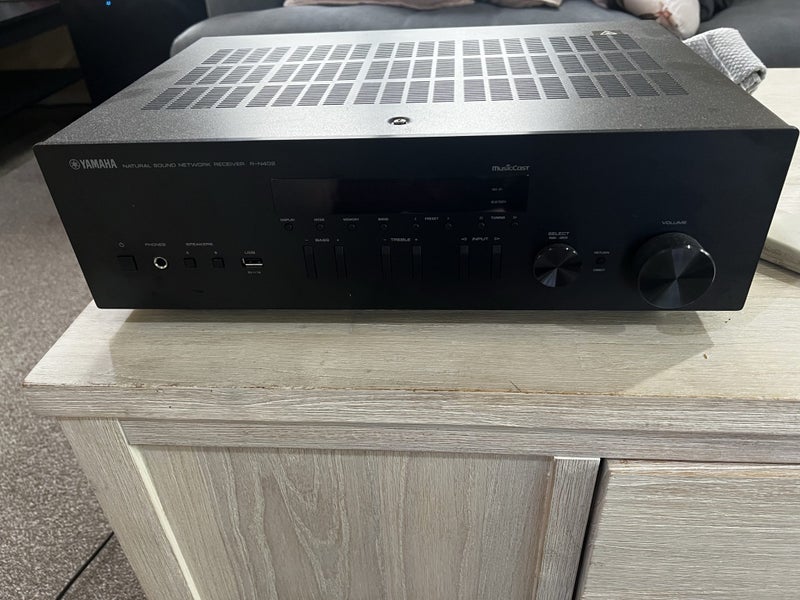 Yamaha 2 Channel 100w x 2 Carousel 1