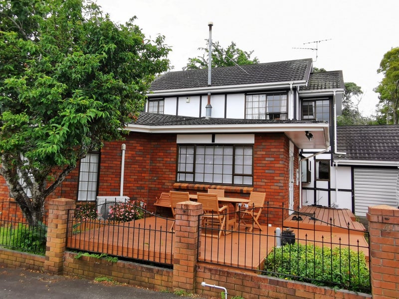 Mount Albert, 5 bedrooms64607810617730110