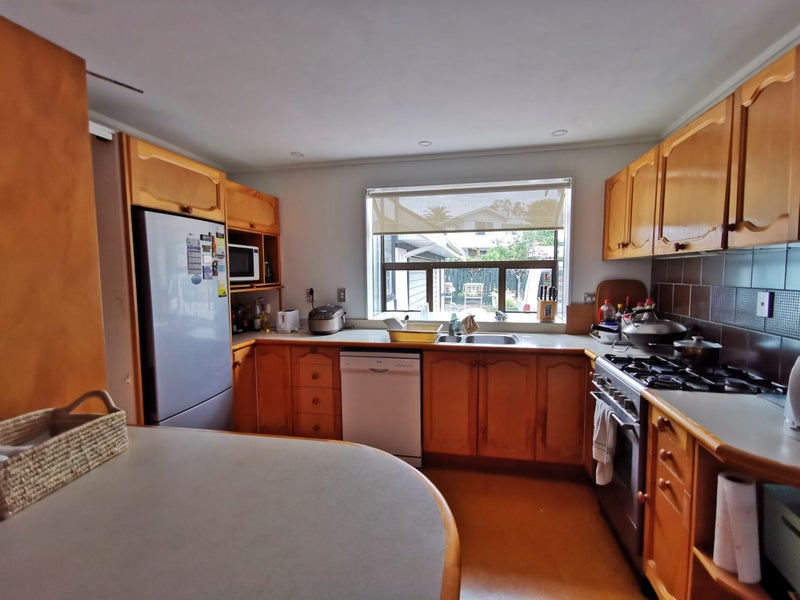 Mount Albert, 5 bedrooms64607810617730112