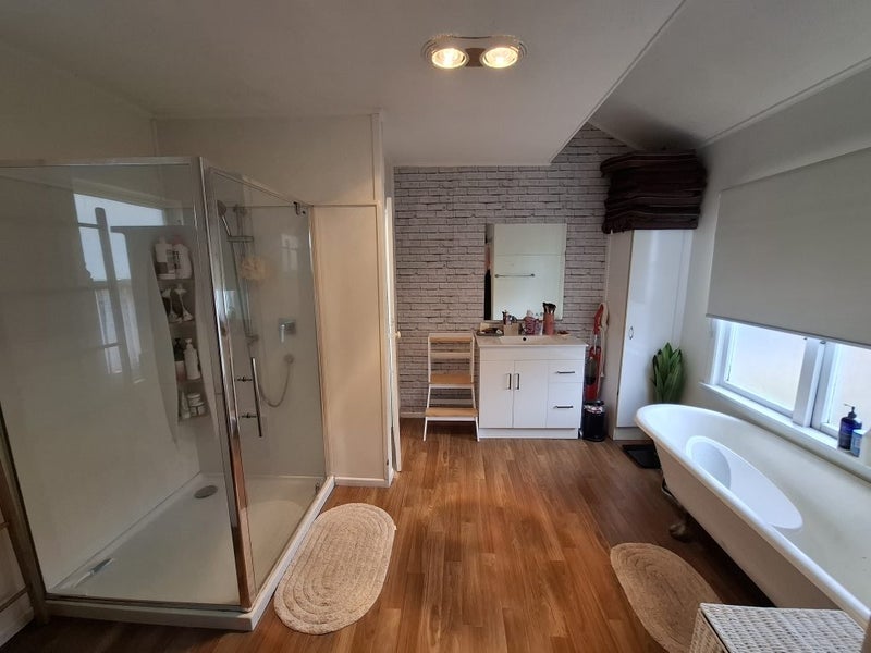 Westown, 4 bedrooms64607884140417114