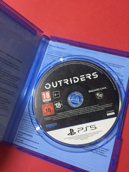 Outriders: Day One Edition (PS5) Carousel 3