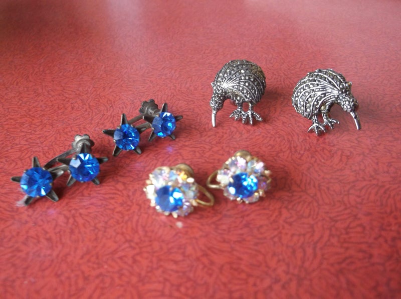 3 PAIRS OF VINTAGE SCREW ON EARRINGS Carousel 2
