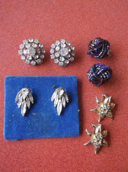 4 X PAIRS OF VINTAGE CLIP ON EARRINGS Carousel 1