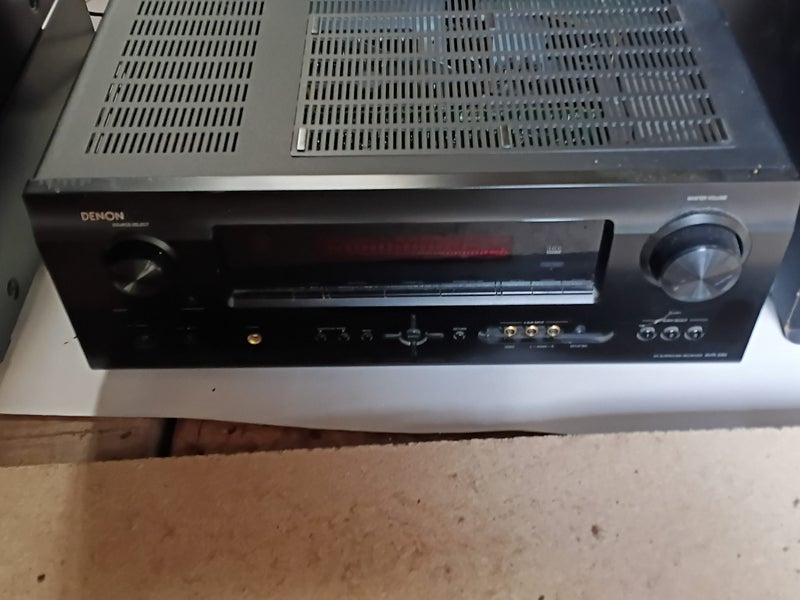 5 : 1 Denon AVR 590 & DSW 56 - amp & sub & spkrs. Exc. quality. Good condition. Carousel 1
