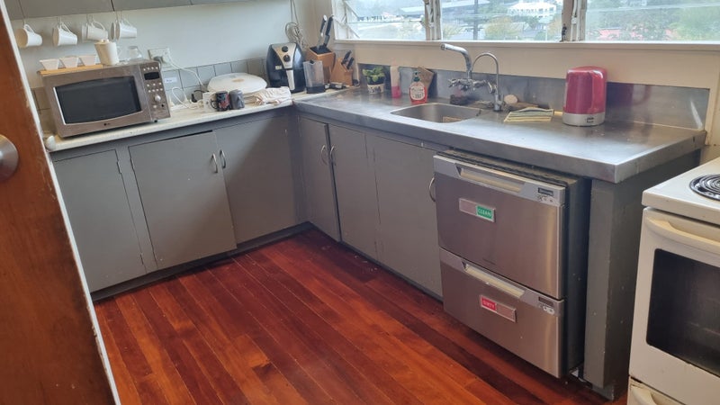 Hillcrest, 4 bedrooms64608598471811113