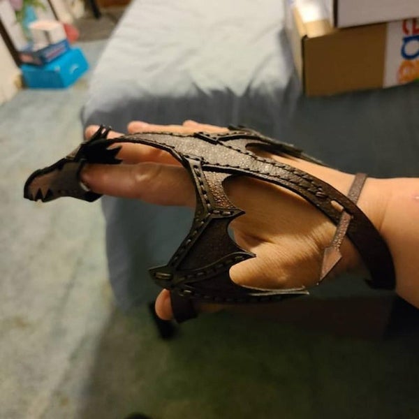 Leather Dragon Hand Bracelet Stylish Wrist Accessory for Cosplay & Parties-Black Carousel 2