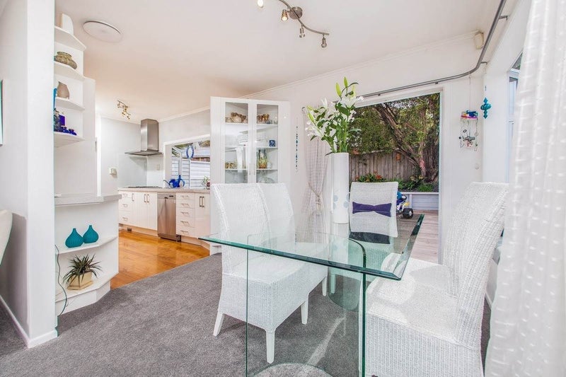 Forrest Hill, 3 bedrooms64613133543938112