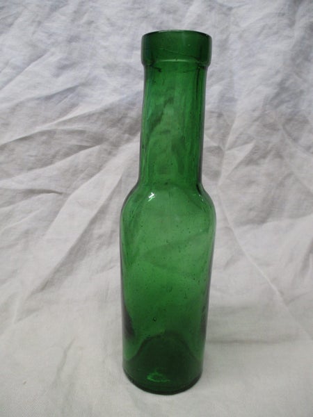 BT1 1005 - Vintage Bottle Emerald Green Glass Carousel 2