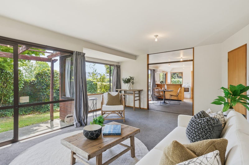 Standalone, Sunny and Spacious64614127945218110