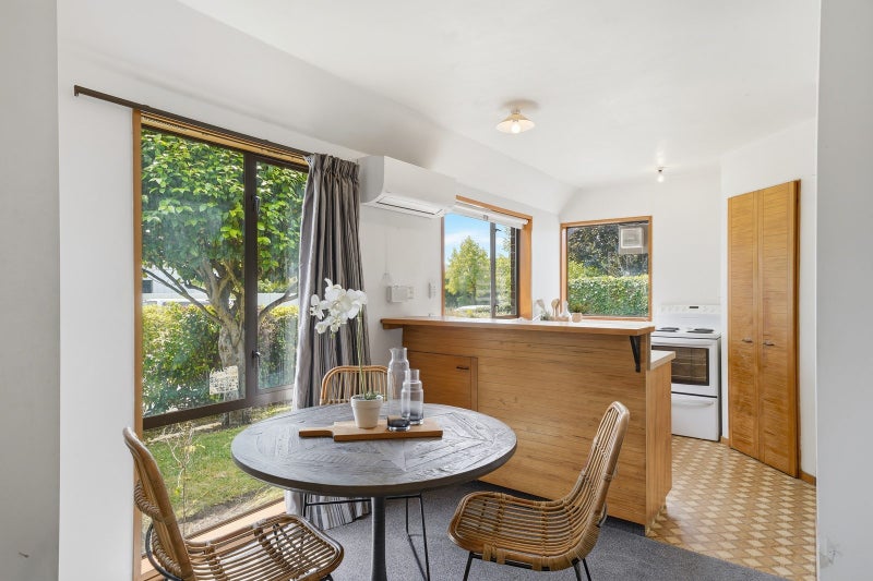 Standalone, Sunny and Spacious64614127945218111