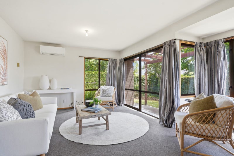 Standalone, Sunny and Spacious64614127945218114