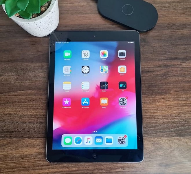 2016 iPad Mini Retina 2nd-Generation Carousel 1