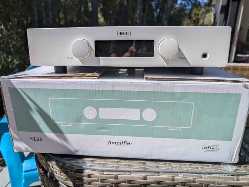 Hegel H120 Carousel 1