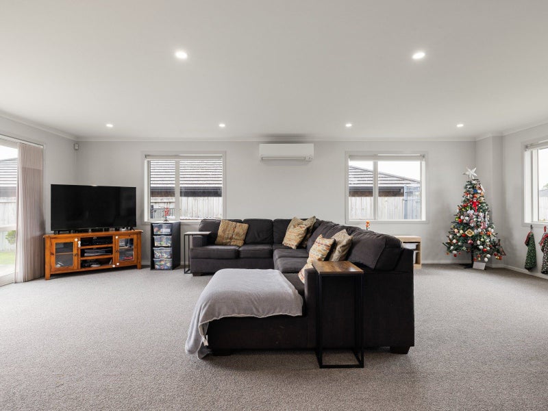 Contemporary Comfort in Prime Location64614526614531112