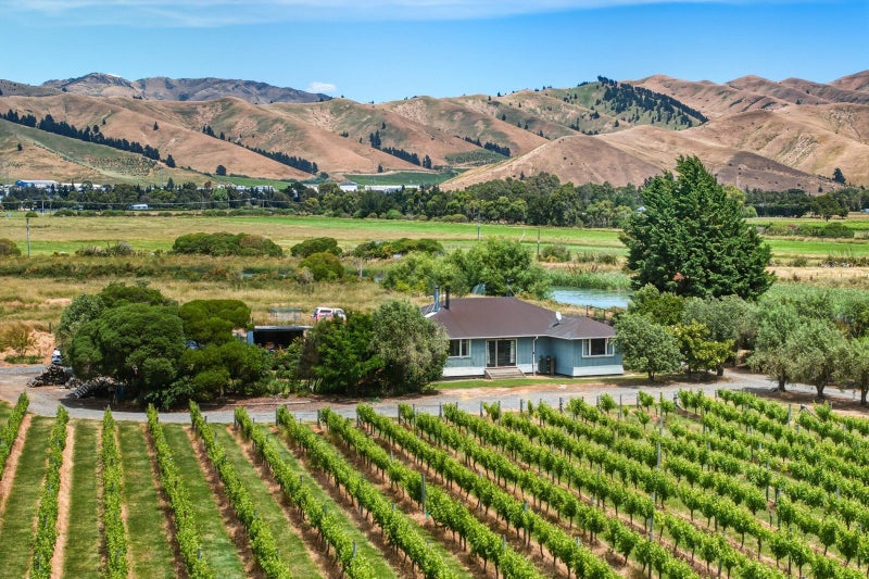 River front lifestyle bock - 10 mins to town64614625933698110