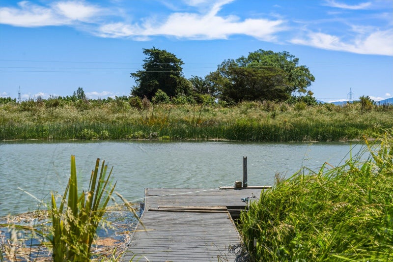 River front lifestyle bock - 10 mins to town64614625933698112