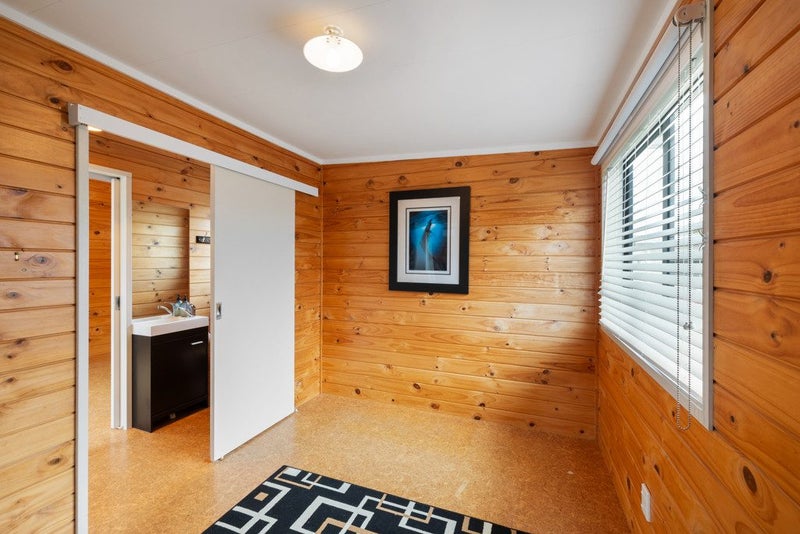 Cosy & Compact with Massive Charm64614625995523113