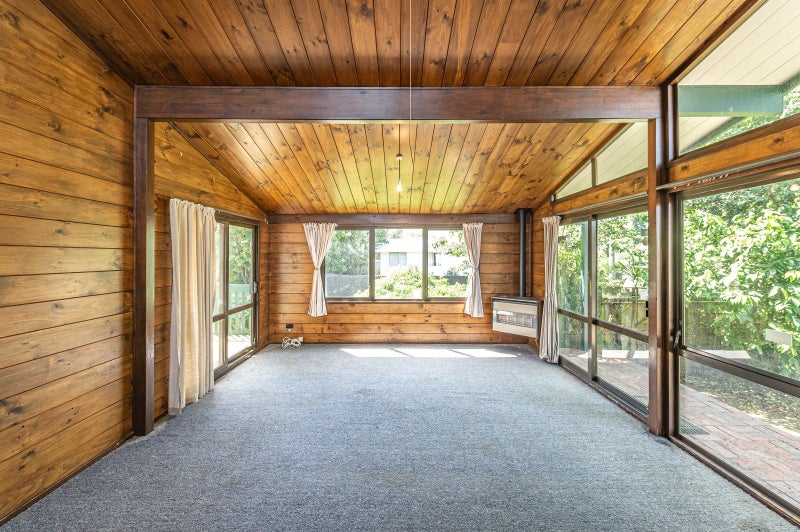 Lock in this attractive Lockwood!64614626048643112