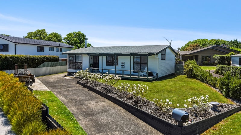 Modern living with golf views!64614922299139113