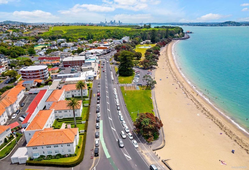 Summertime, and the livin’ is easy!64614922418690111