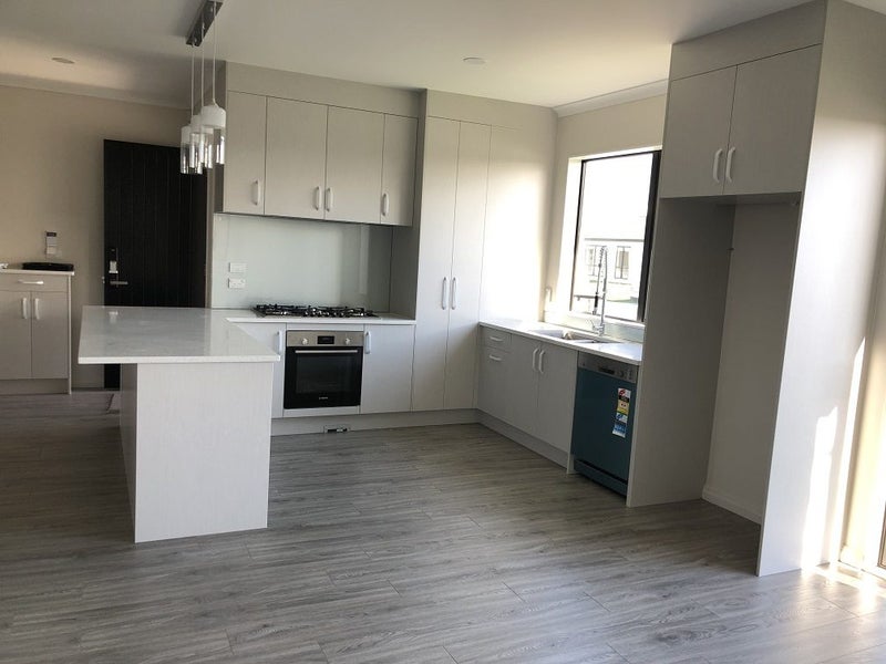 Takanini, 4 bedrooms64615218249474112