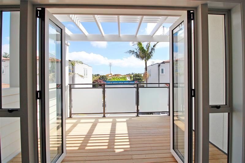 Epsom, 3 bedrooms64615317281538111