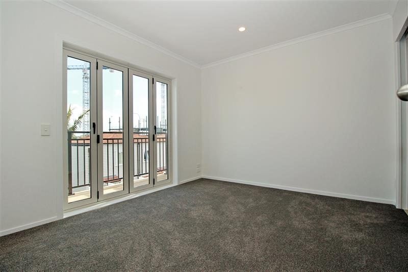 Epsom, 3 bedrooms64615317281538114