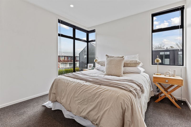 Sunny 2-Bed, 2-Bath Near the CBD64615317321473114