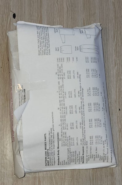 KWIK SEW 2208 - MISSES PANTS, SKIRT & SHIRTS - SIZE XS-S-M-L-XL Carousel 2