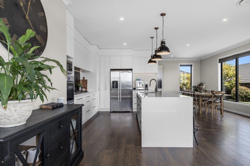 Contemporary style with classic charm64615403584642111